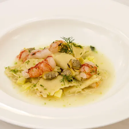 Hermitage Relais & Chateaux Готель Брей-Червінія