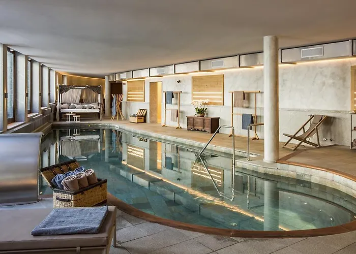 Отель Hermitage Relais & Chateaux 5*